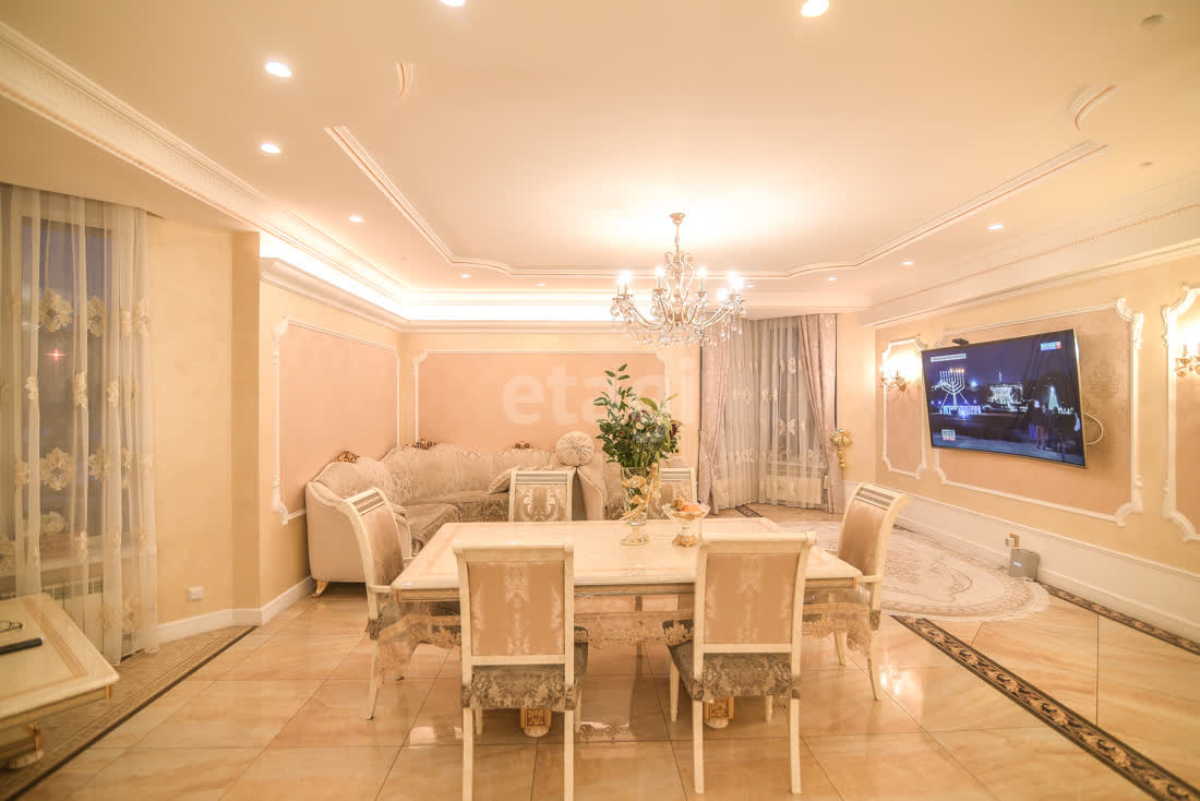 Продажа 4-комнатной квартиры, Южно-Сахалинск, Сахалинская область,  Южно-Сахалинск