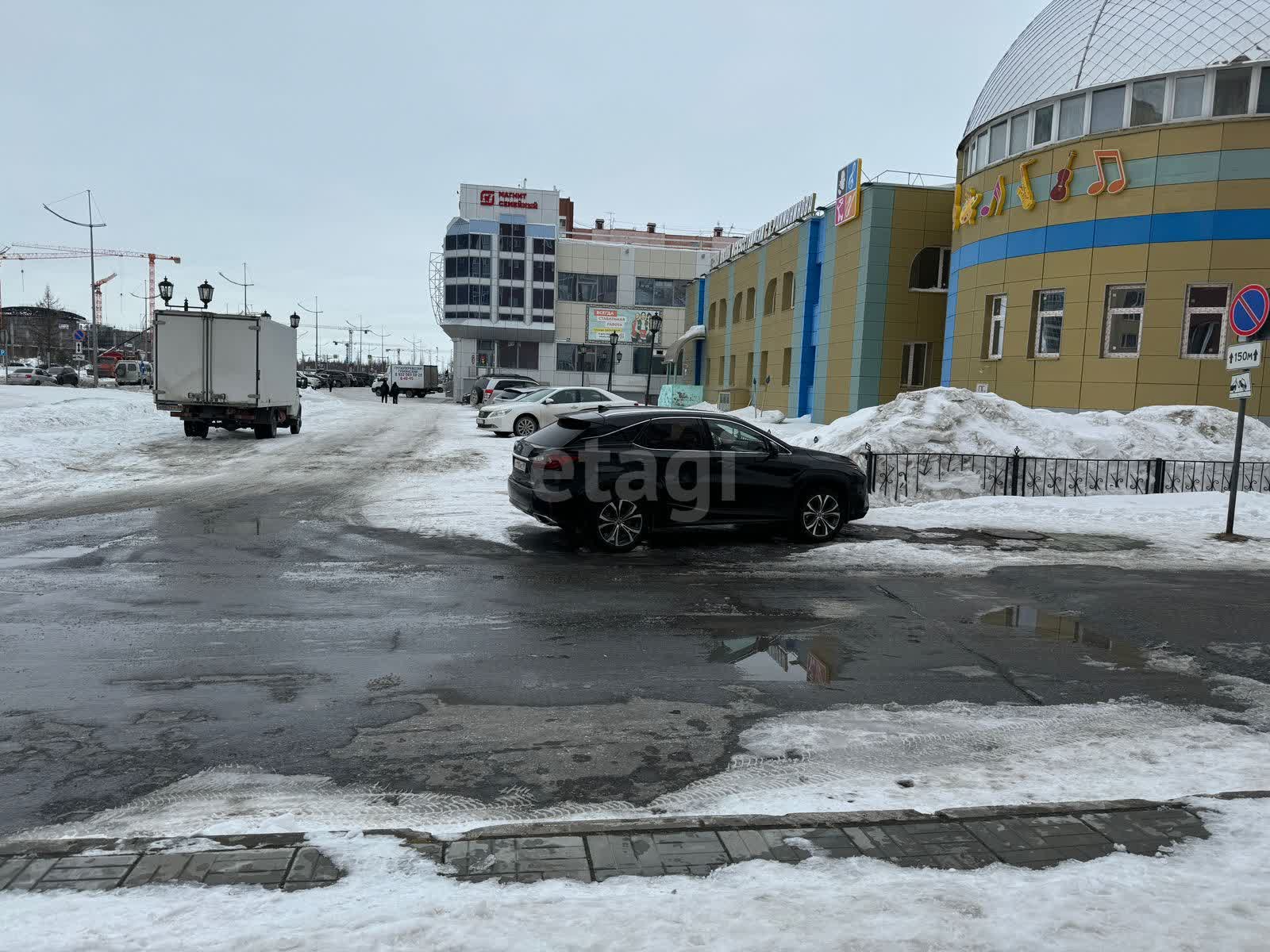 Продажа коммерческой недвижимости, 241м <sup>2</sup>, Новый Уренгой, Ямало-Ненецкий АО,  Новый Уренгой