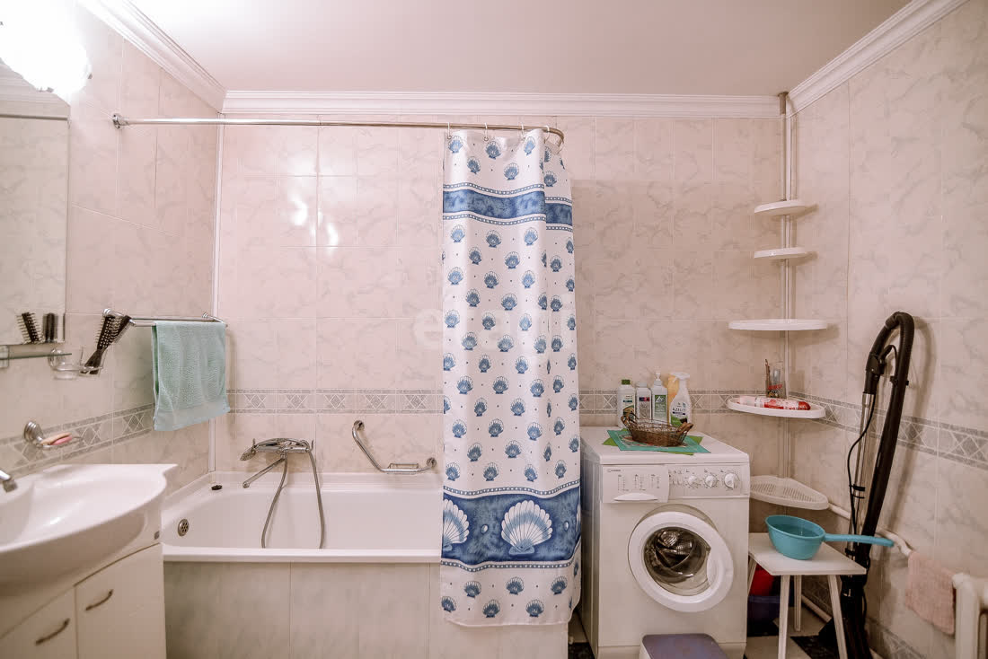 Продажа 4-комнатной квартиры, Южно-Сахалинск, Сахалинская область,  Южно-Сахалинск