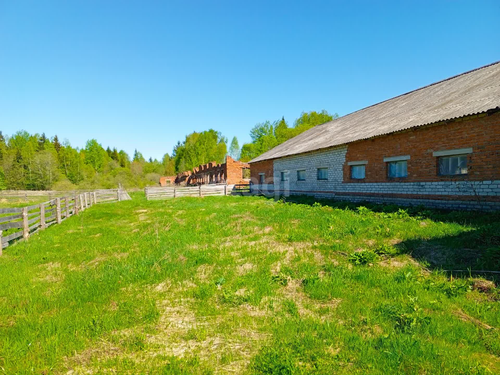 Купить ферму в Смоленске, 🏢 продажа птицеферм, коровников