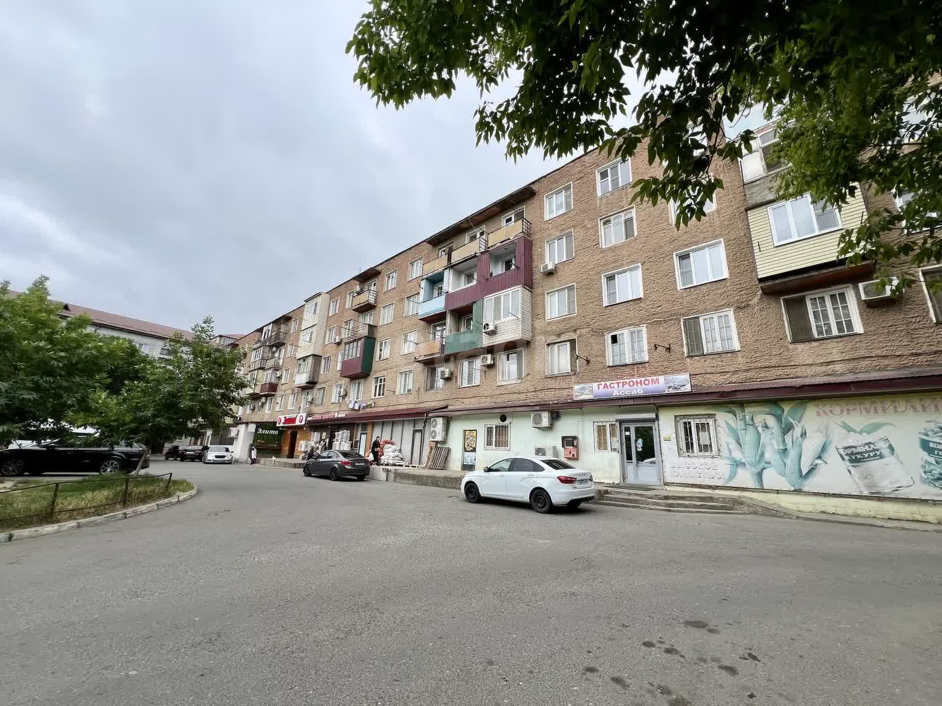 Покупка четырехкомнатной квартиры 🏢 улица Абдулхакима Исмаилова в Махачкале,  11037244