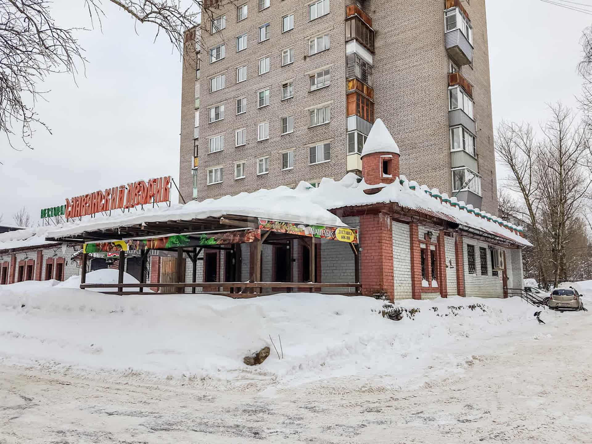 Аренда торговых помещений, улица Краснодонцев в Череповце, снять в аренду  торговые площади недорого