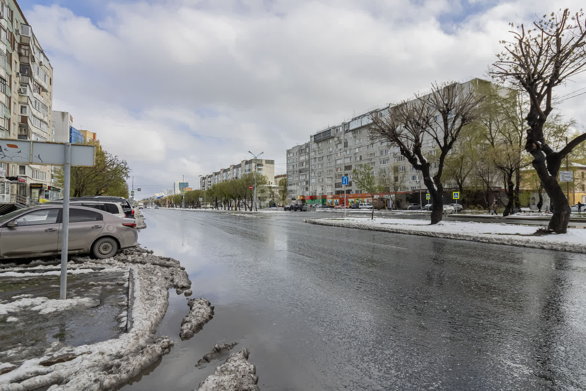 Аренда торговых помещений, улица 50 лет Октября в Тюмени, снять в аренду  торговые площади недорого