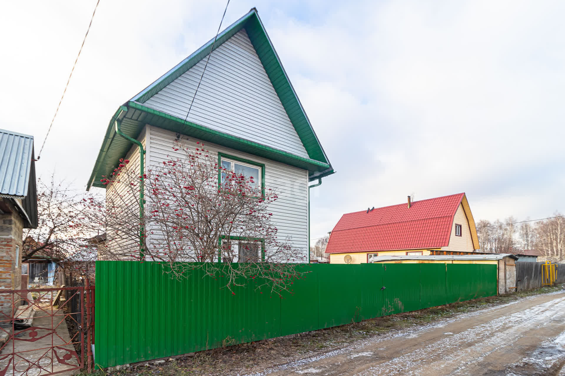 Купить дачу в районе Надежда-3 садовое общество в Тюмени, продажа недорого