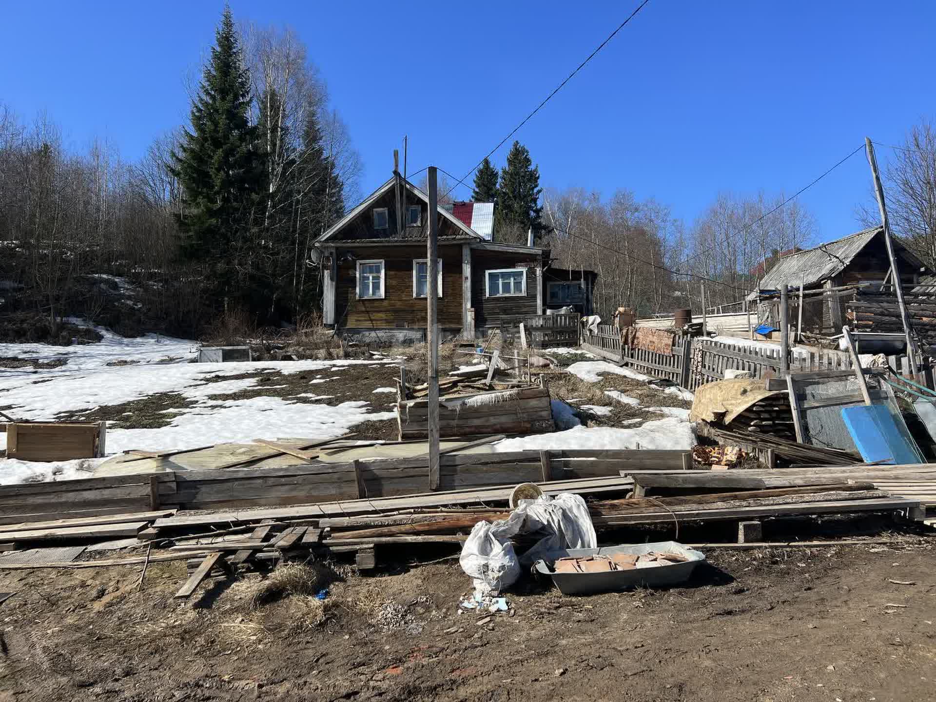 Купить загородную недвижимость в районе Нижний Чов микрорайон в Сыктывкаре,  продажа недорого