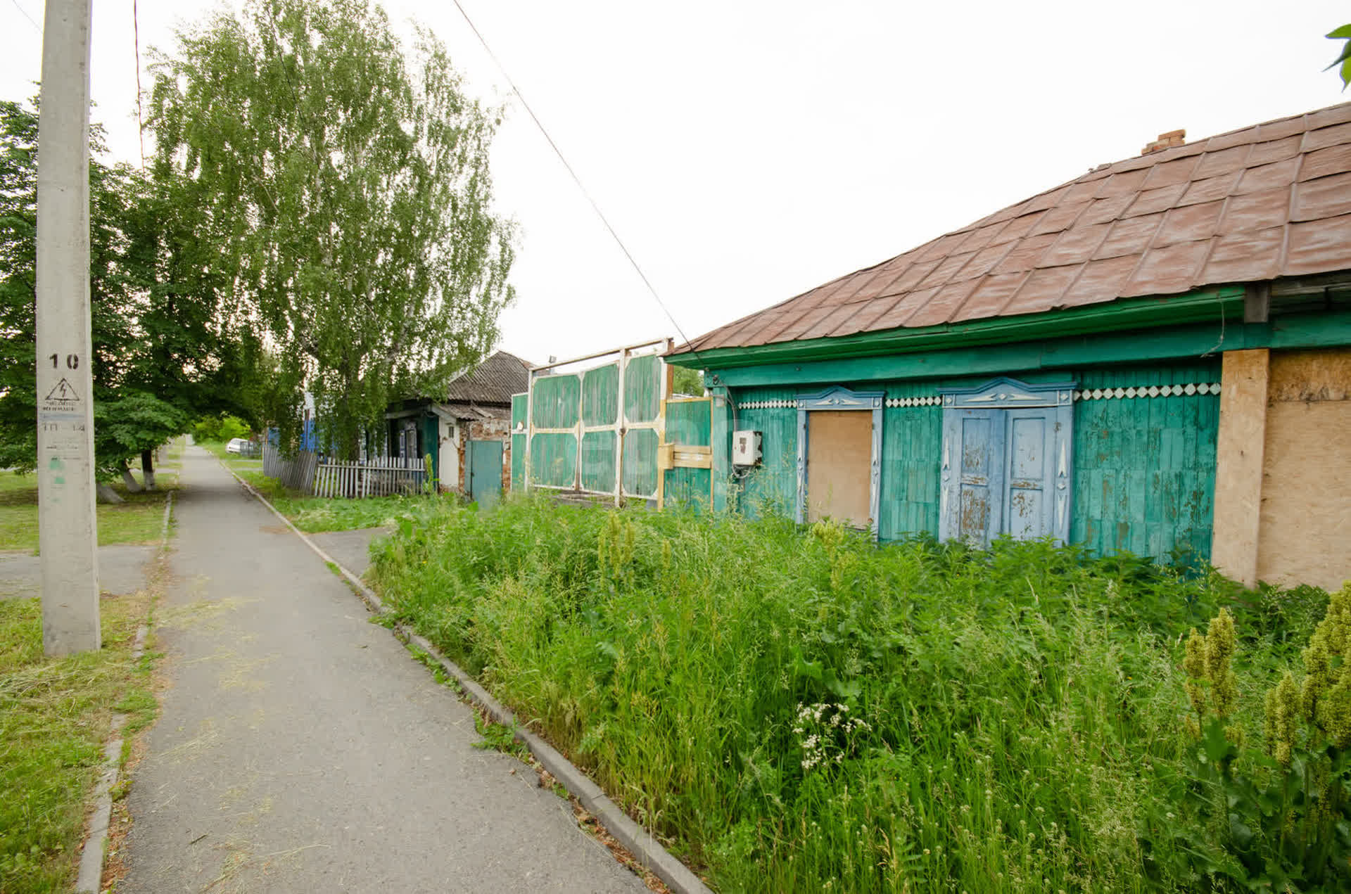 Купить загородную недвижимость в районе Западный в Ялуторовске, продажа  недорого