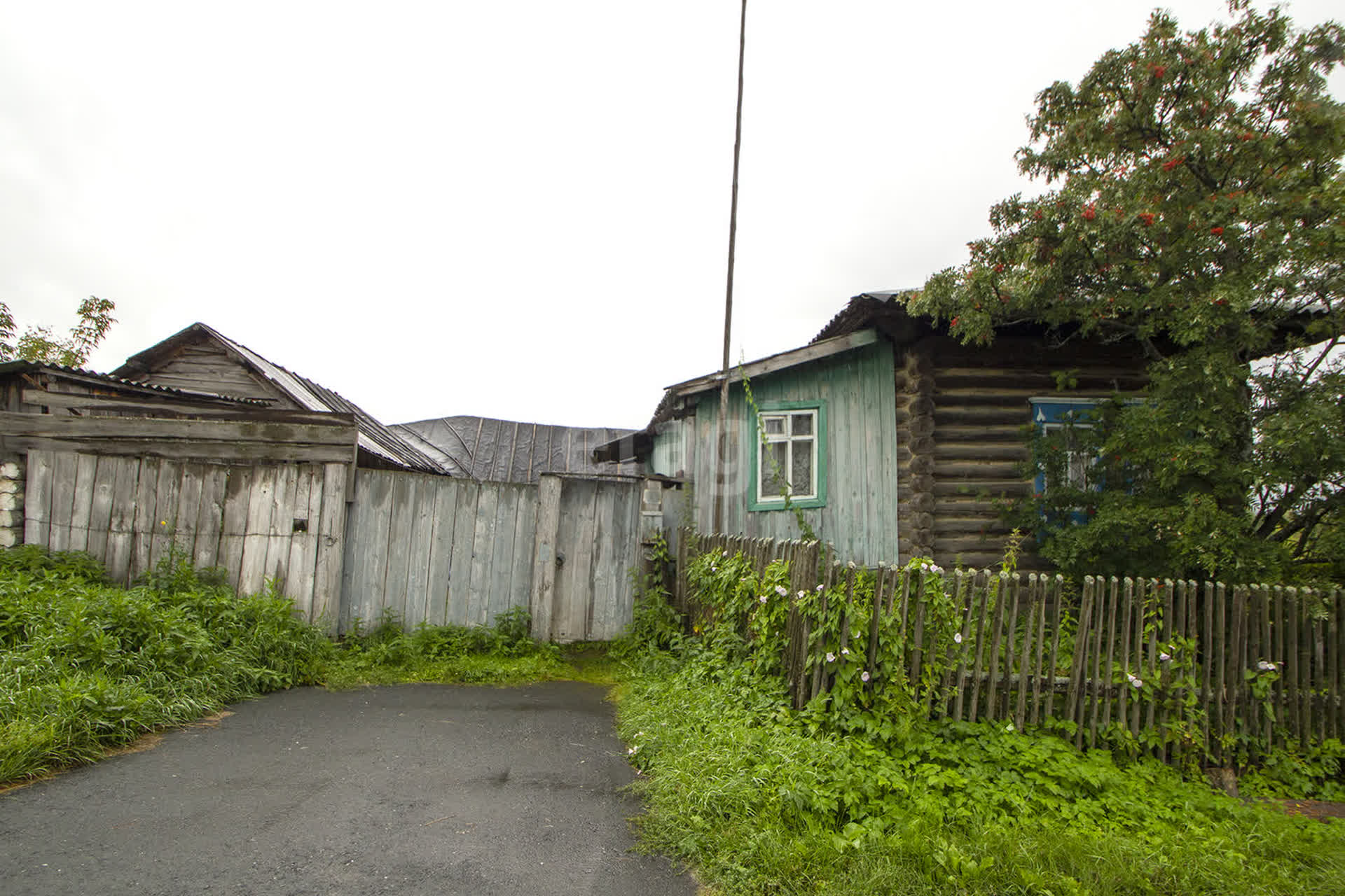 Купить загородную недвижимость в районе Заозерная д в Заводоуковске,  продажа недорого