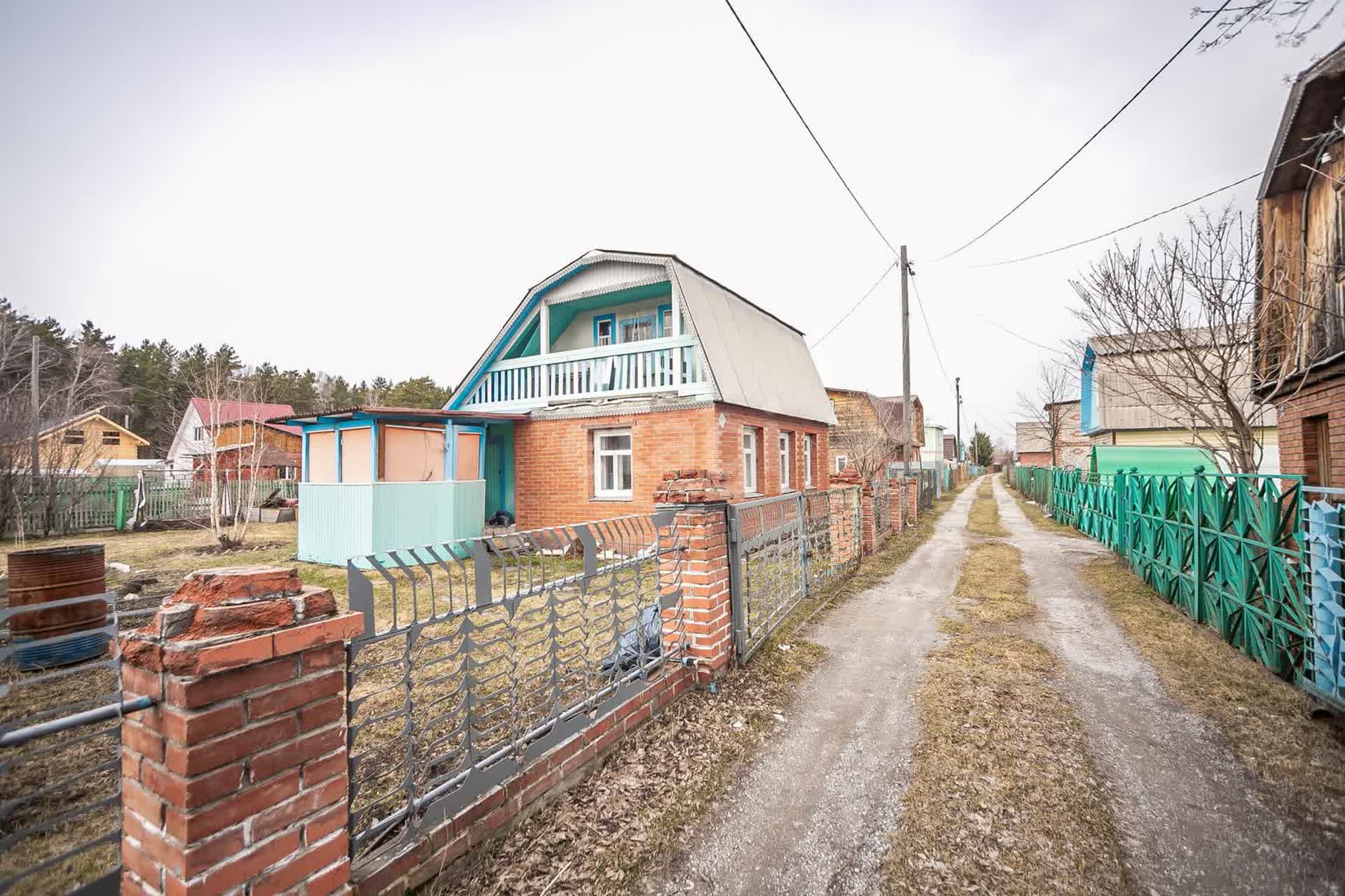 Купить загородную недвижимость в районе Чайка СНТ в Бердске, продажа  недорого