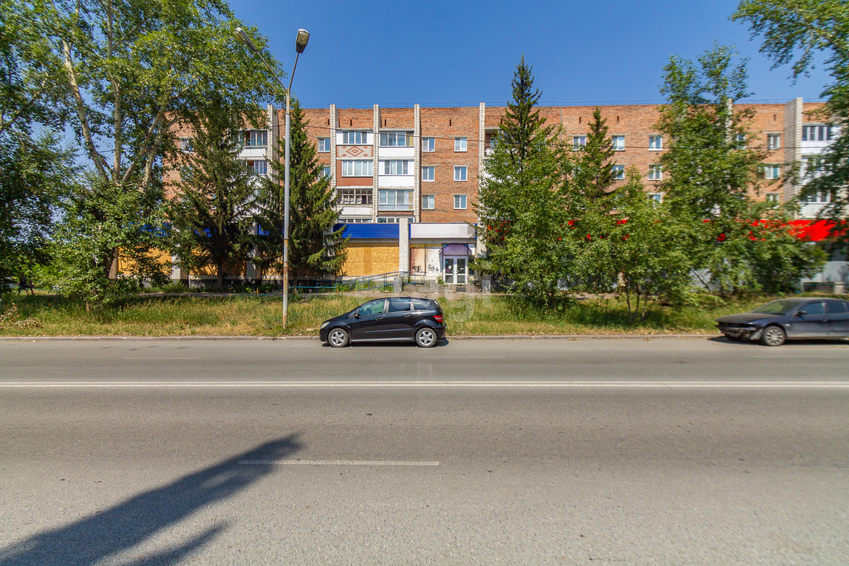 Аренда торговых помещений, 🏢 район Городок Нефтяников микрорайон в Омске,  снять в аренду торговые площади недорого