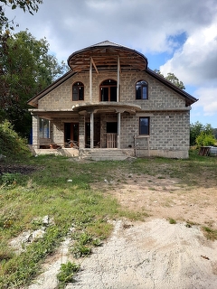 Загородный дом против квартиры в Сочи: высчитываем выгоду инвестиций в 2023 году