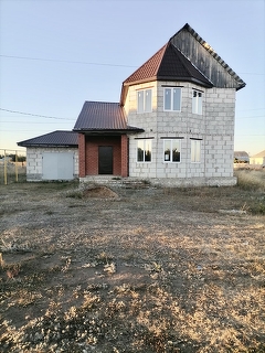 Дизайн двора частного дома в селе