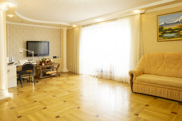 Купить большую квартиру в москве недорого итальянские домики в деревне