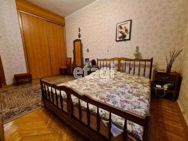 Продажа 4-комнатной квартиры, Красноярск, Урицкого,  124