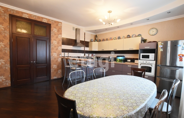 Продажа дома, 300м <sup>2</sup>, 5 сот., Саратов, Саратовская область,  