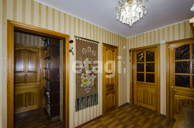 Продажа 4-комнатной квартиры, Екатеринбург, Сыромолотова,  21а