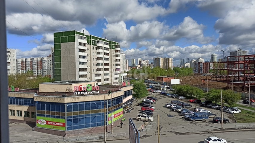 Продажа 3-комнатной квартиры, Екатеринбург, Крестинского,  55 к 1
