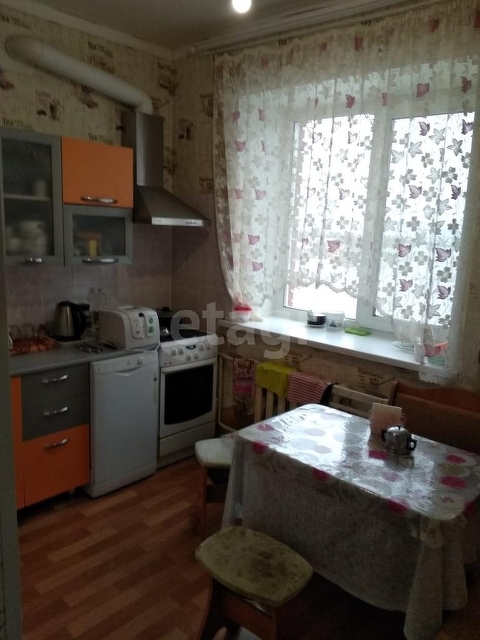 Продажа 3-комнатной квартиры, Емельяново, Новая,  9г