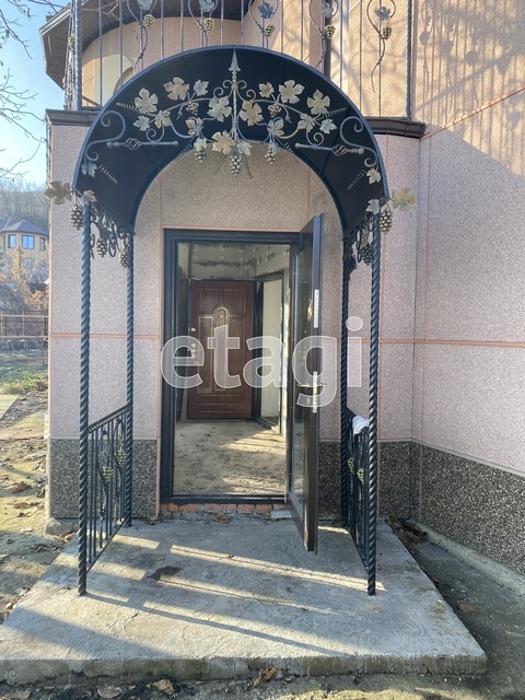 Продажа дома, 380м <sup>2</sup>, 8 сот., Саратов, Саратовская область,  Октябрьский