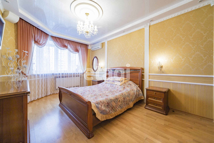 Продажа 4-комнатной квартиры, Екатеринбург, 8 Марта,  173