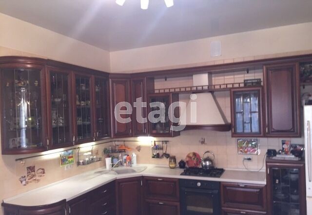 Продажа дома, 300м <sup>2</sup>, 6 сот., Саратов, Саратовская область,  