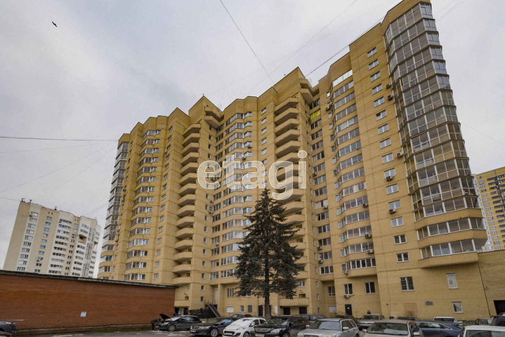 Продажа 4-комнатной квартиры, Екатеринбург, 8 Марта,  173