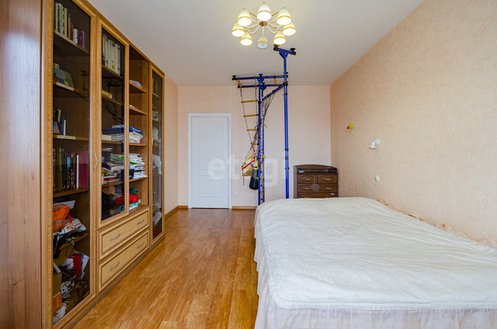 Продажа 3-комнатной квартиры, Екатеринбург, Чапаева,  23