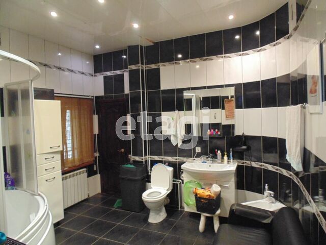 Продажа дома, 300м <sup>2</sup>, 4 сот., Саратов, Саратовская область,  Кировский