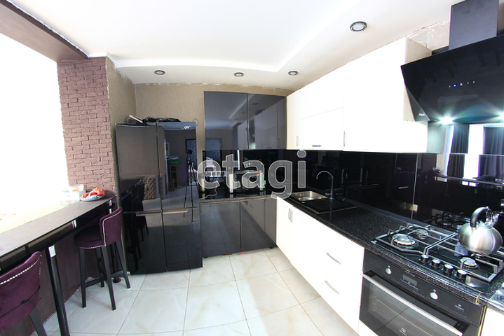 Продажа дома, 240м <sup>2</sup>, 5 сот., Саратов, Саратовская область,  Энгельс