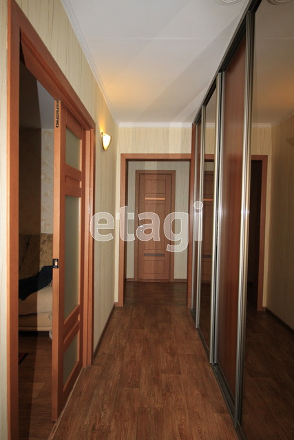Продажа 4-комнатной квартиры, Красноярск, Семафорная,  189б