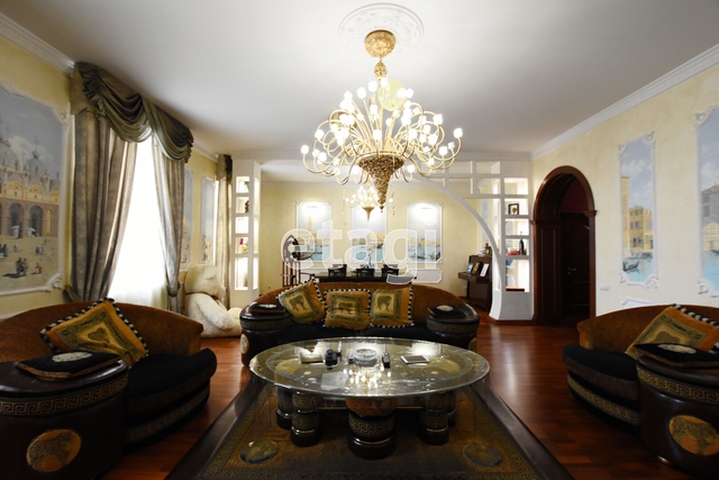 Продажа дома, 531м <sup>2</sup>, 6 сот., Саратов, Саратовская область,  