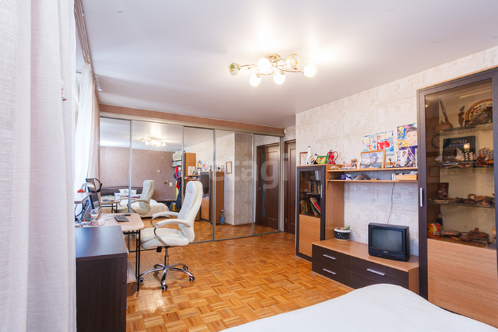 Продажа 3-комнатной квартиры, Екатеринбург, Сурикова,  31