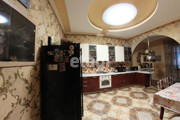 Продажа дома, 361м <sup>2</sup>, 3 сот., Саратов, Саратовская область,  Октябрьский