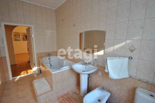 Продажа дома, 495м <sup>2</sup>, 10 сот., Саратов, Саратовская область,  Кировский