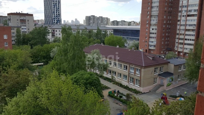 Продажа 4-комнатной квартиры, Екатеринбург, Сурикова,  4