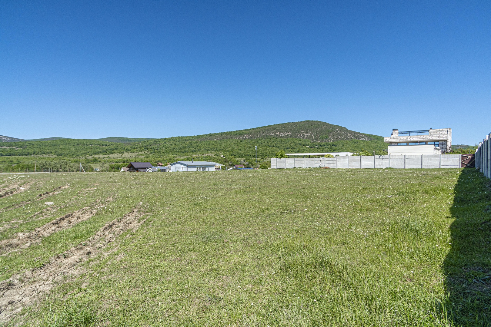 Купить загородную недвижимость в районе Гончарное село в Севастополе,  продажа недорого