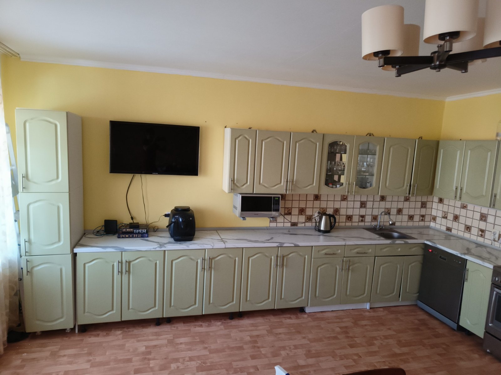 Покупка четырехкомнатной квартиры 🏢 улица Муравленко в Тюмени, 1203252