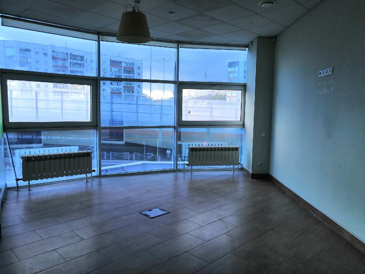 Снять офис на улице Мельникайте в Тюмени, 1345703