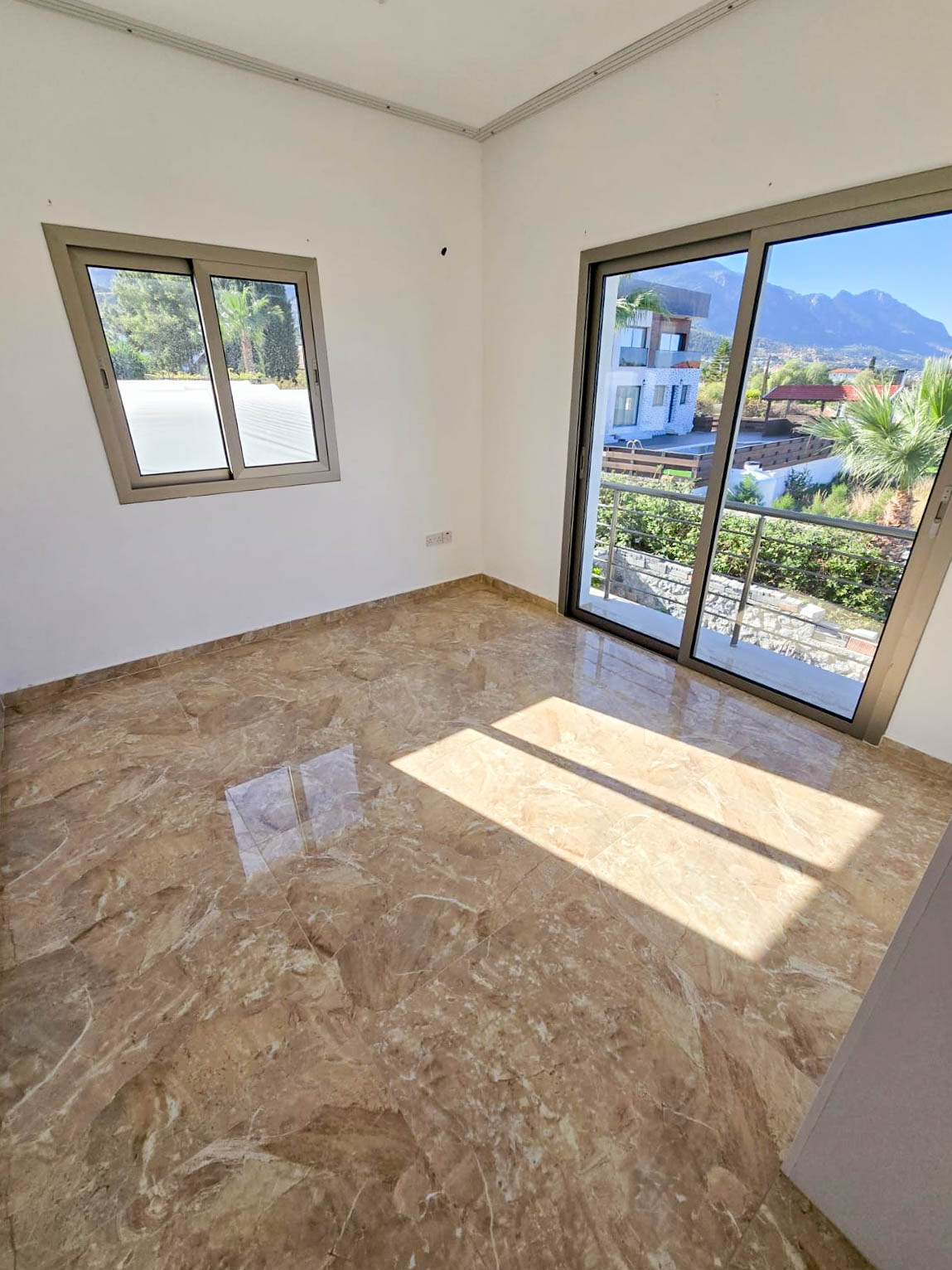 Фото Alsancak, 8
